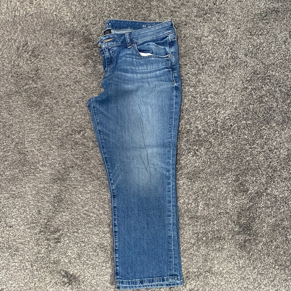 a.n.a Light Blue Denim Capri Jeans size 32/14